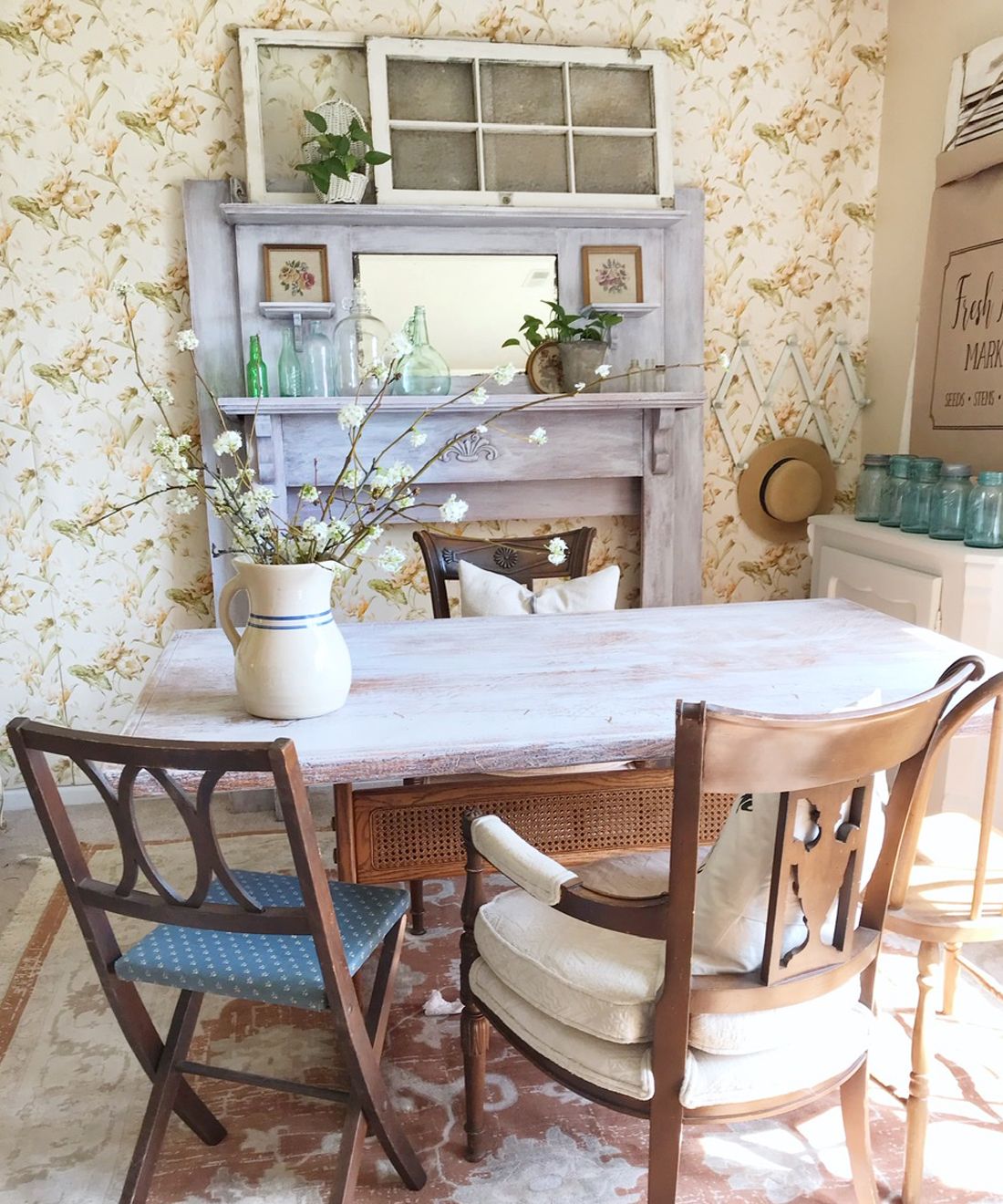 Aux Fleurs • Vintage Wallpaper • Dining Room Wallpaper • Kitchen Wallpaper • @homechronicles • Adele Brown