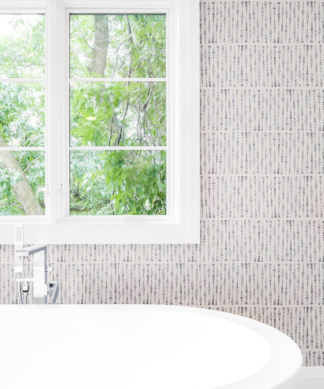 Cercles Deux Wallpaper • Charcoal White • Insitu Bathroom