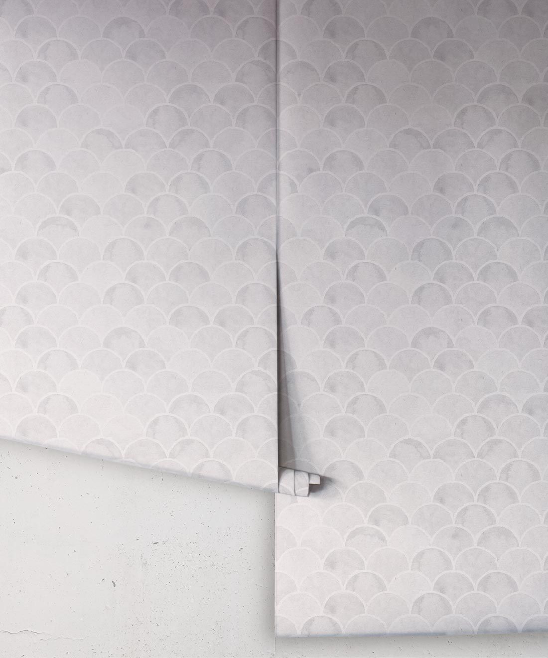 Ecailles Wallpaper • Grey White • Rolls