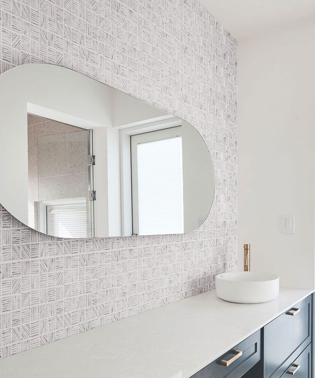 Lignes Deux Wallpaper • Charcoal Light Beige • Insitu Bathroom