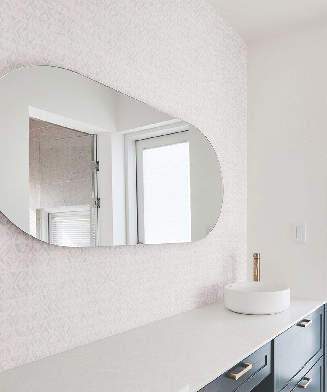 Petales Trois Wallpaper • Grey White • Insitu Bathroom