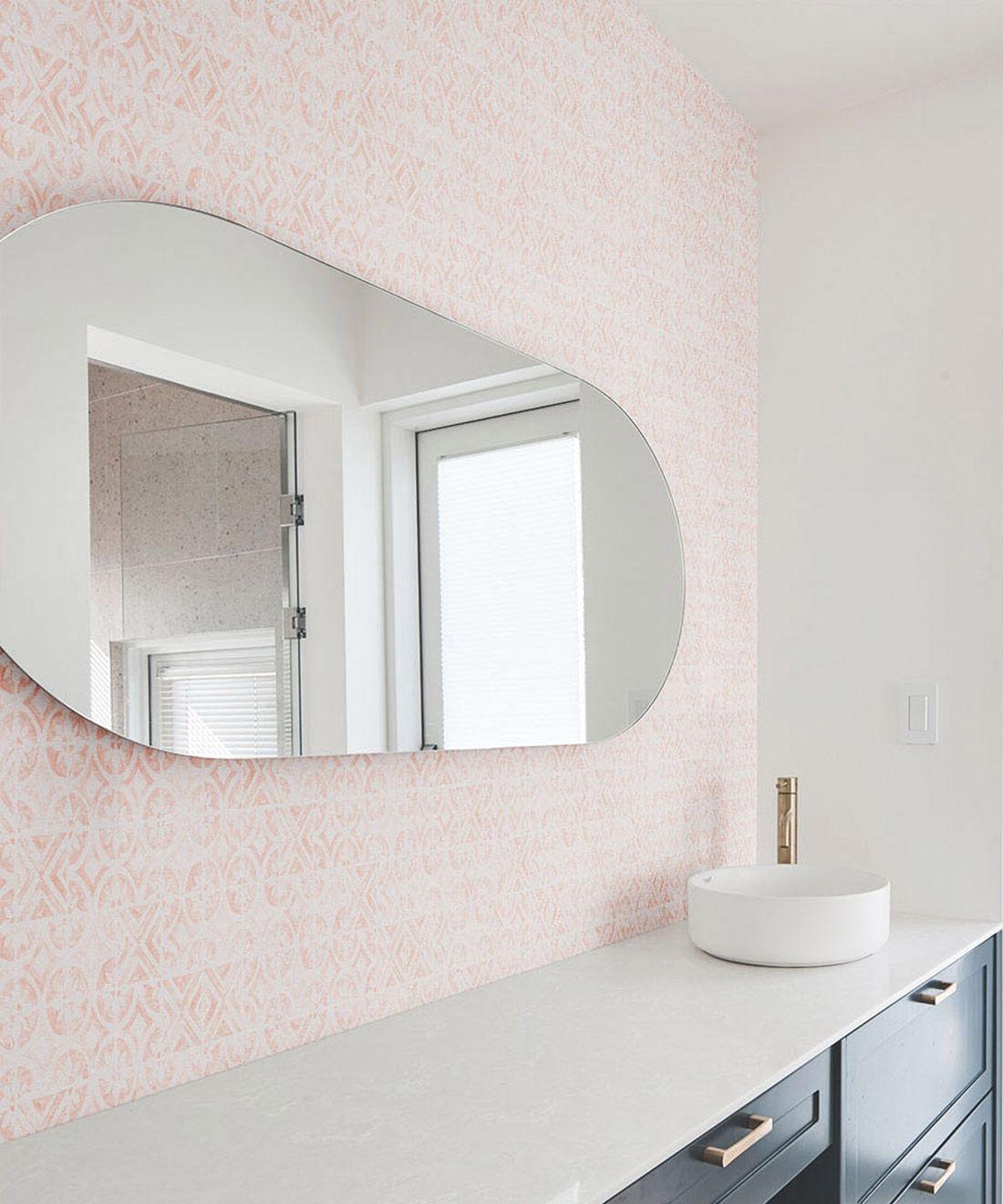 Petales Trois Wallpaper • Salmon Light Beige • Insitu Bathroom