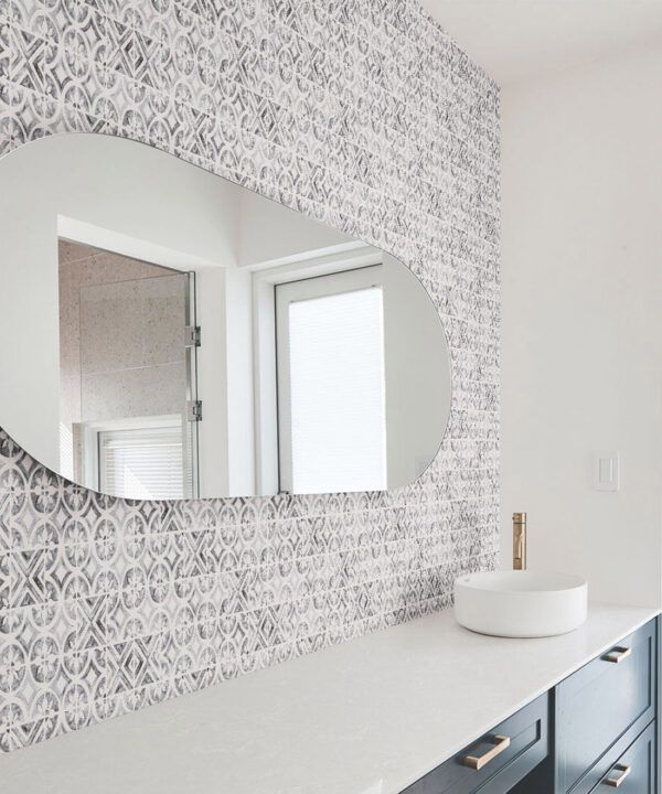 Petales Trois Wallpaper • Charcoal White • Insitu Bathroom