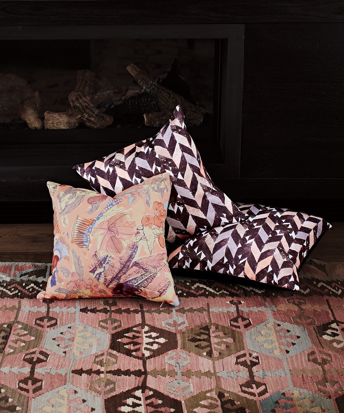 Herbarium pet bed in ivory and black cotton