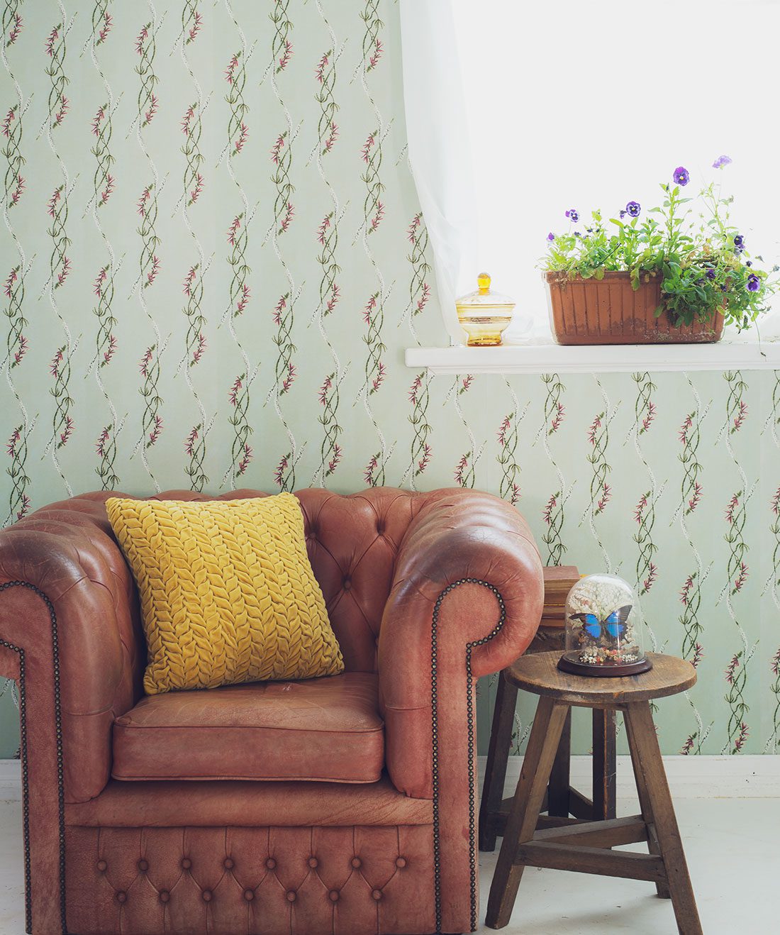 Euphemia 4 is a vintage nature wallpaper