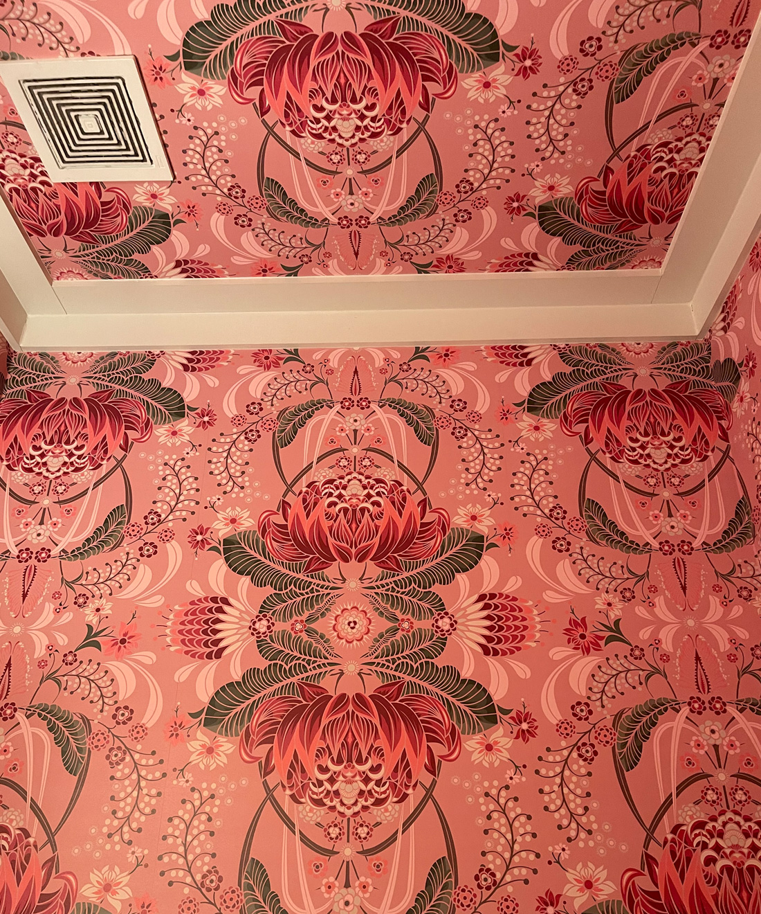 Bush Beauty Wallpaper • Power Room • Alieta Casey • @alietatreasurehunting • Ceiling Wallpaper
