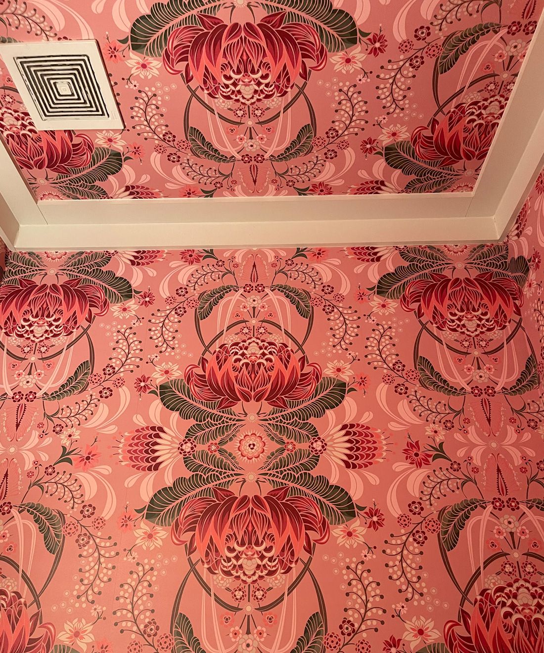 Bush Beauty Wallpaper • Power Room • Alieta Casey • @alietatreasurehunting • Ceiling Wallpaper