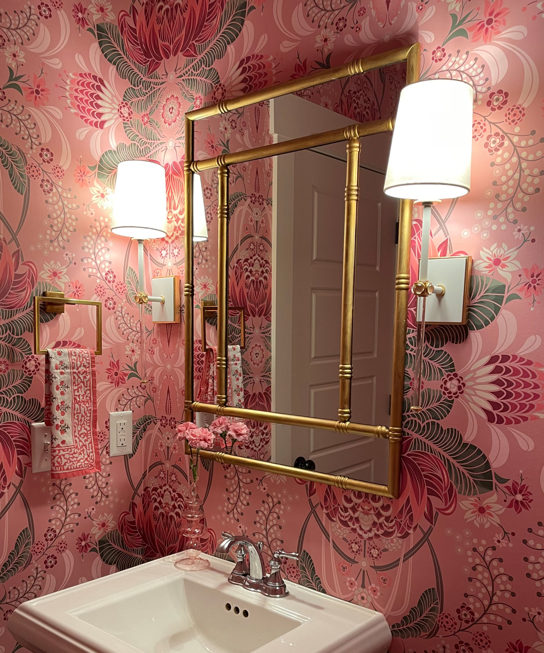 Bush Beauty Wallpaper • Power Room • Alieta Casey • @alietatreasurehunting