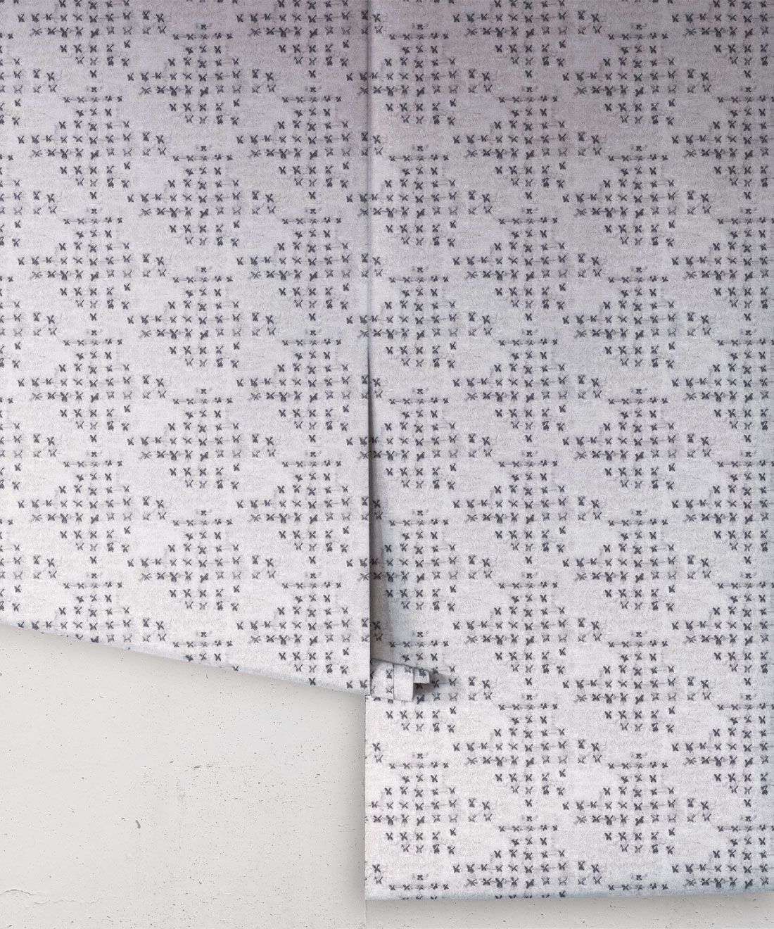 Barre Reversed Wallpaper • Shibori • Silver • Rolls