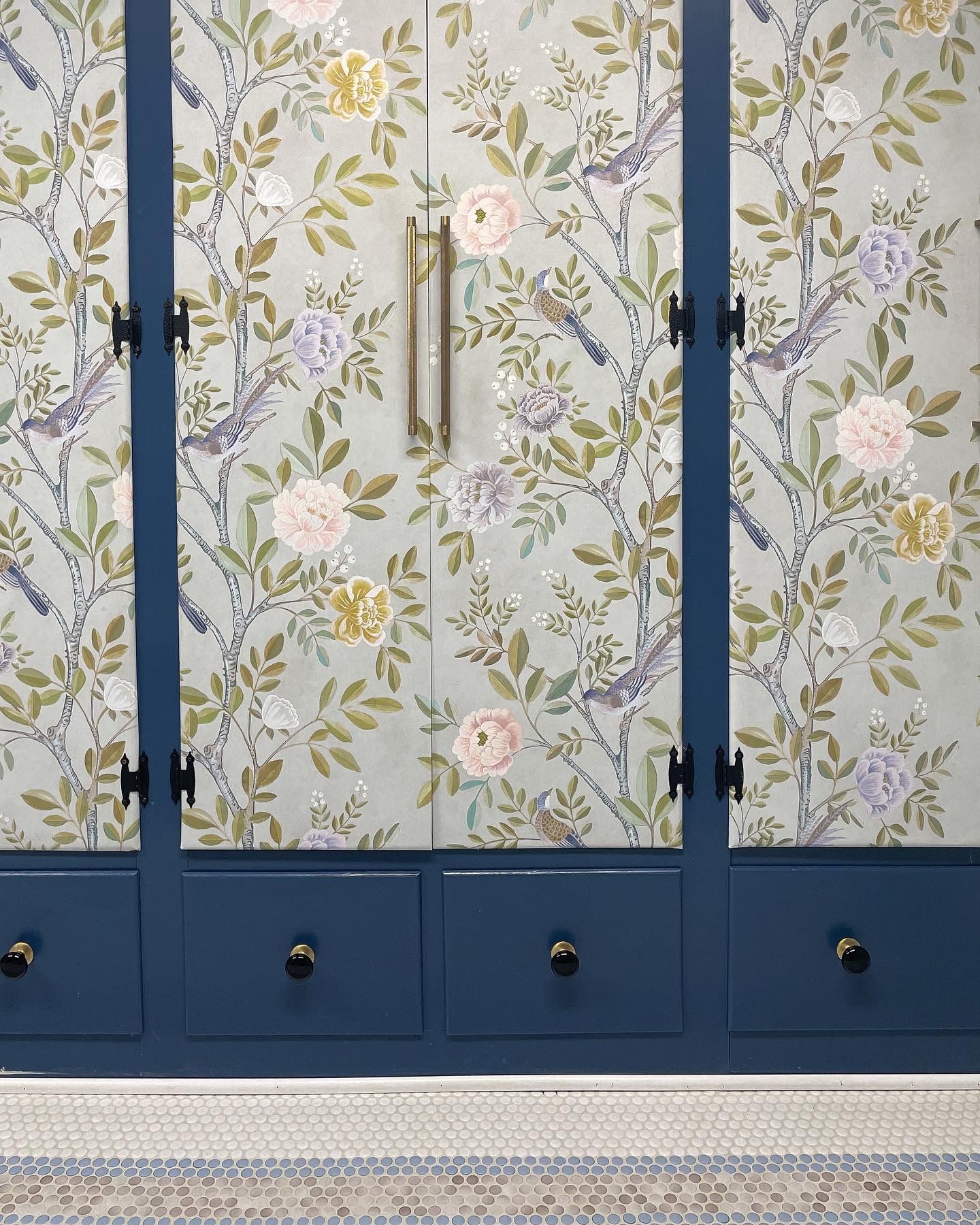 Laundry Room Wallpaper • Chinoiserie Wallpaper • Mehr Niazi • Blue Orchid living • Laundry Room Doors