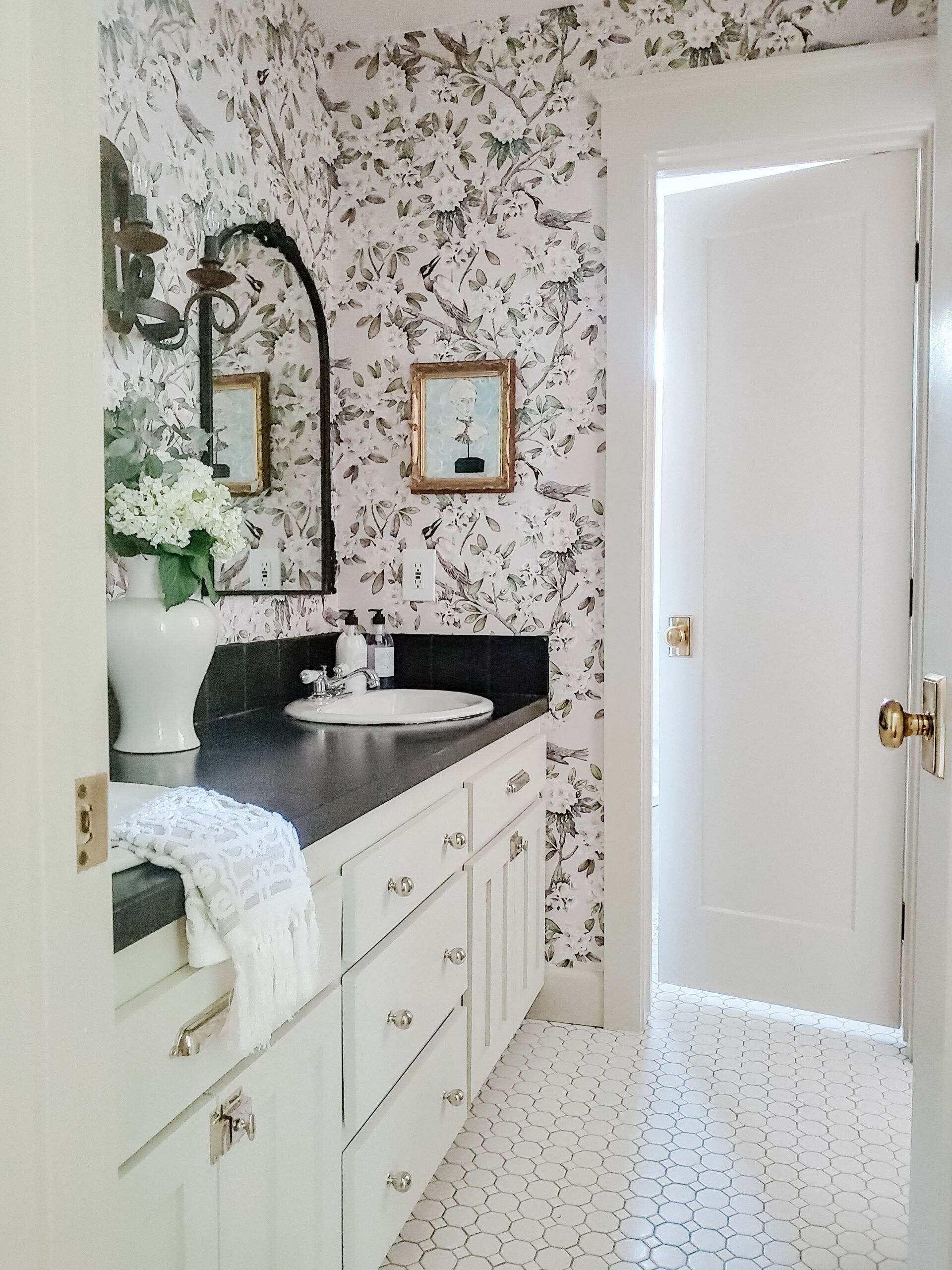 Victoria wallpaper • Bathroom Wallpaper • G. Lucy Wilkening