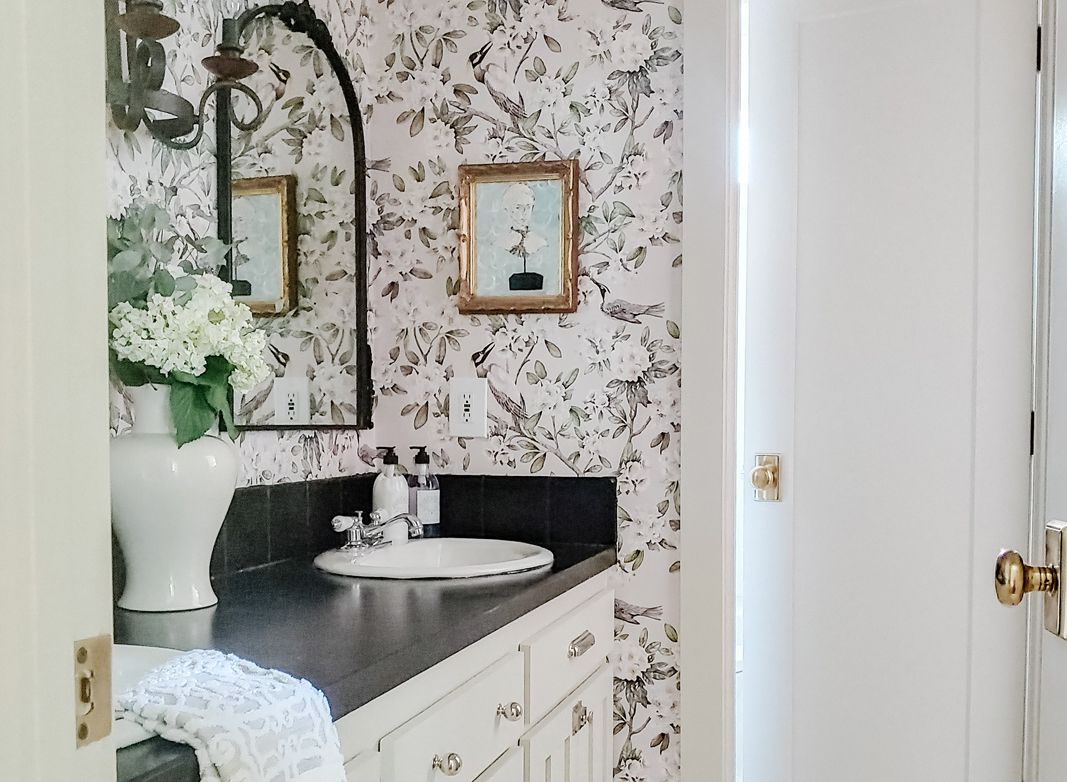 Victoria wallpaper • Bathroom Wallpaper • G. Lucy Wilkening