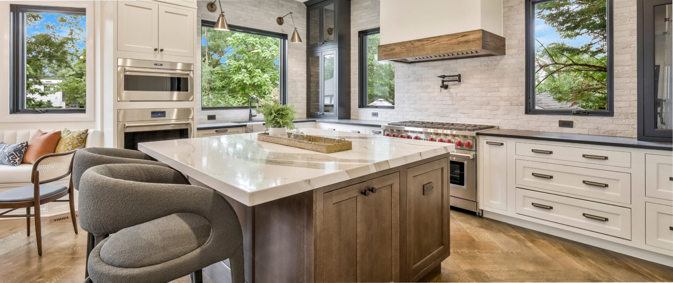 a modern kitchen with a textured stone backsplash