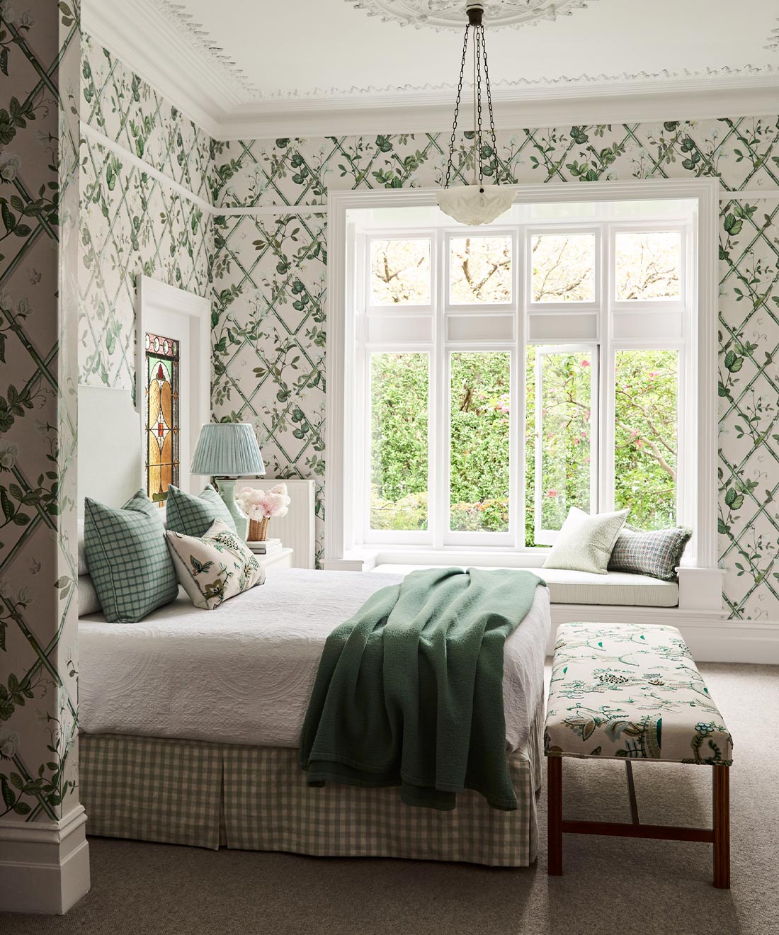Climbing Sweet Pea Treillage Mural • Irish Linen • Insitu