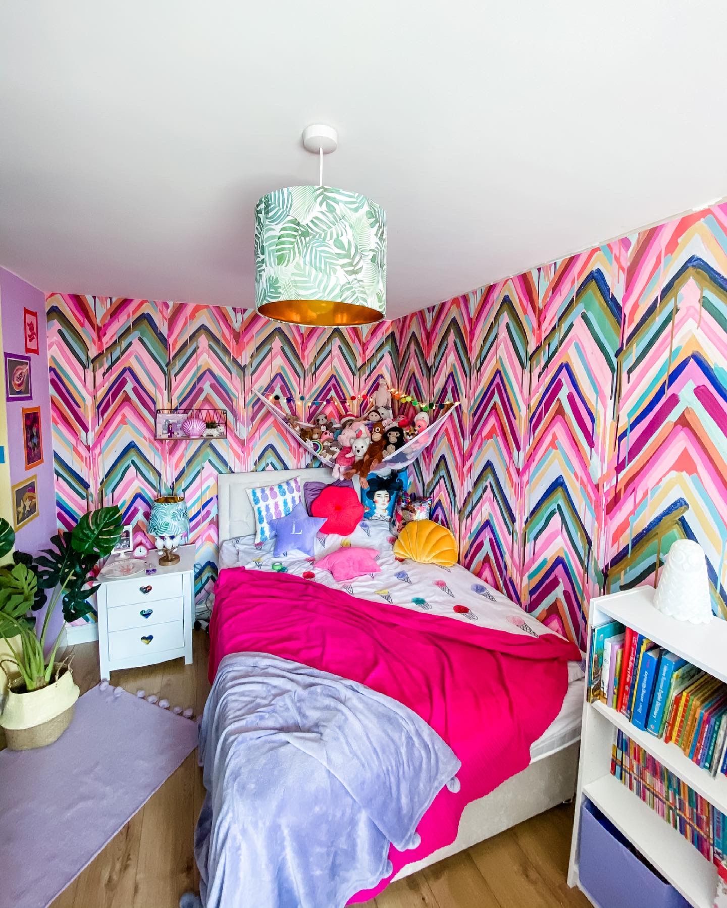 Crossroads design in a pink bedroom.