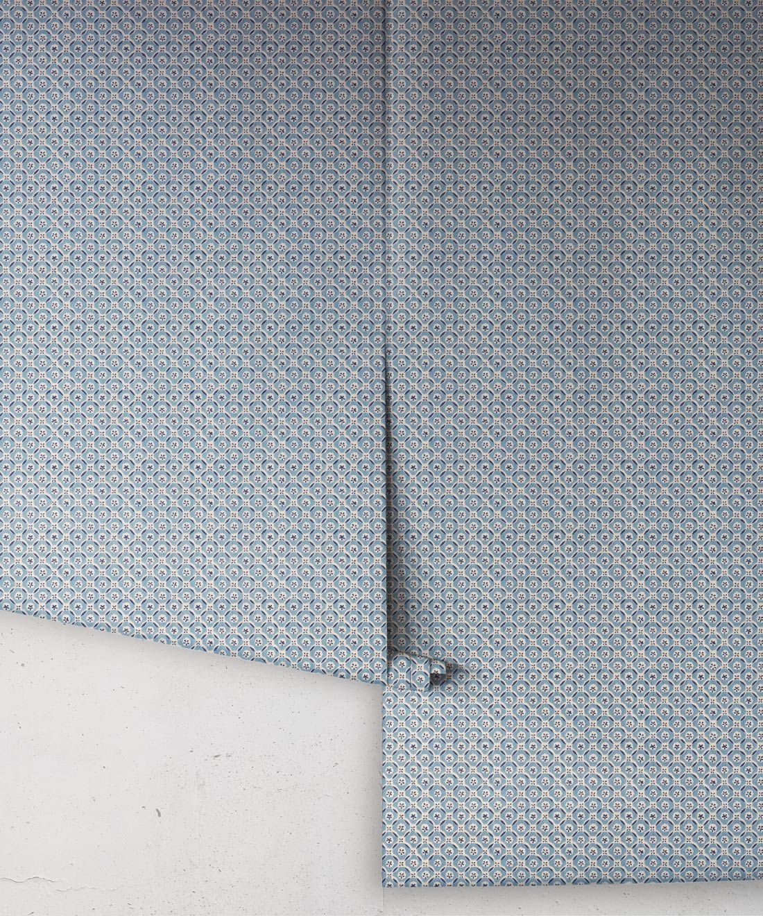 Daisy Tile Wallpaper • Rolls