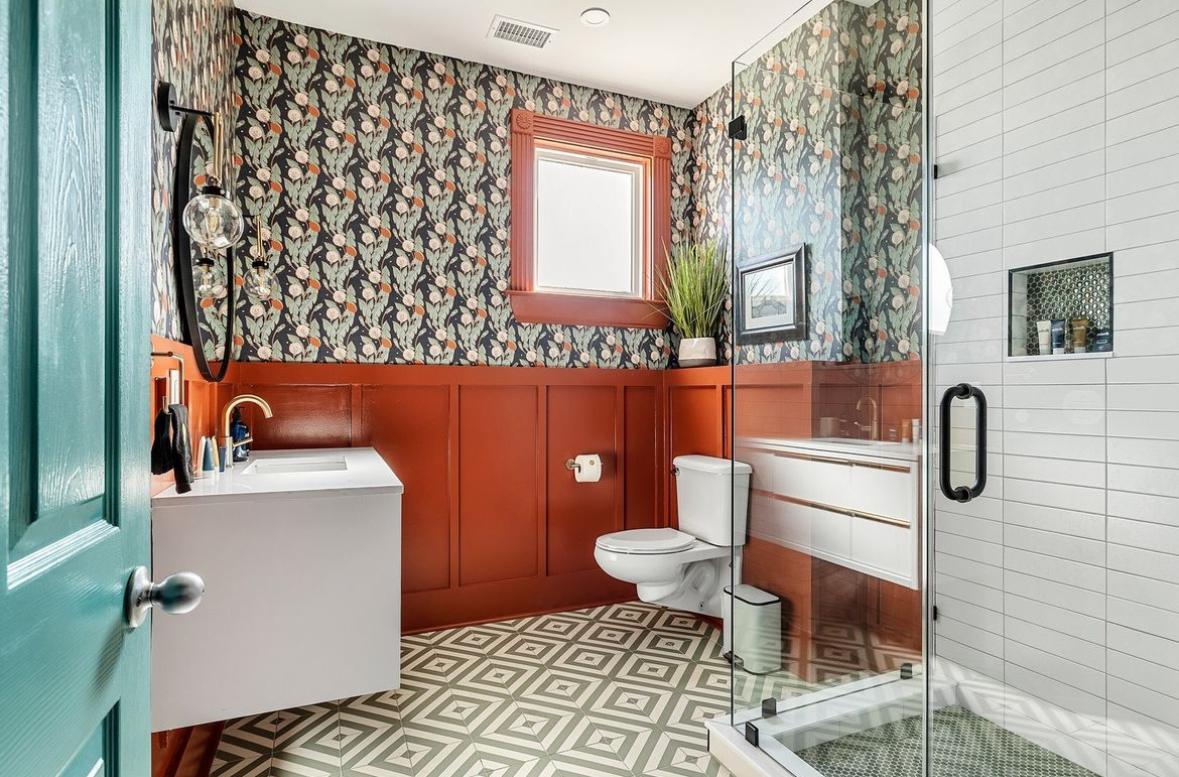 Montague Suites • The Mid Mod • Cityvolve • Jamee Haley • Charlton, South Carolina • Bathroom with Dandelions Wallpaper Wallpaper