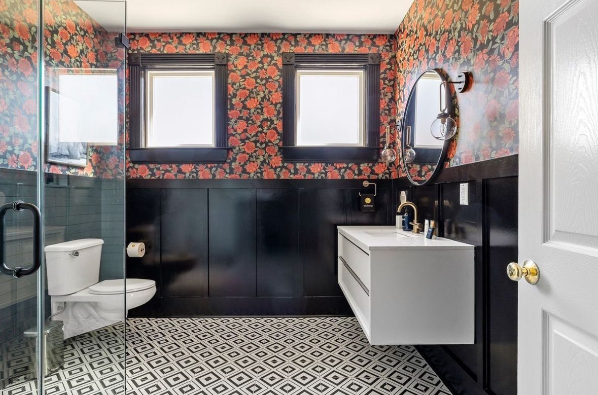 Montague Suites • The Contemporary • Cityvolve • Jamee Haley • Charlton, South Carolina • Bathroom with Waratah Wallpaper