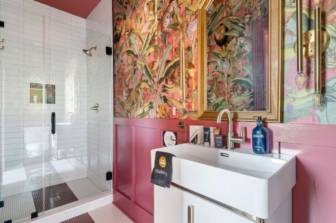 Montague Suites • The Leo • Cityvolve • Jamee Haley • Charlton, South Carolina • Bathroom • Felis Wallpaper