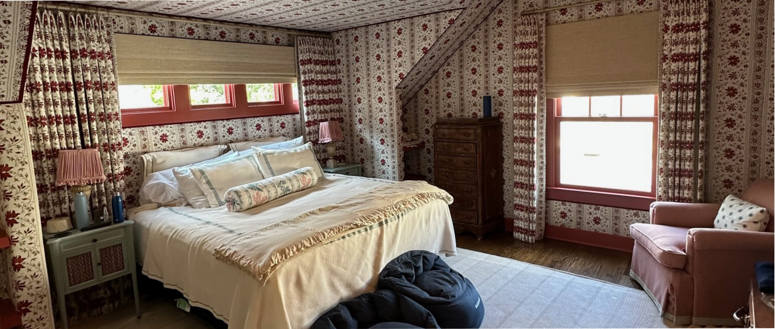 fully wallpapered bedroom including the ceilings