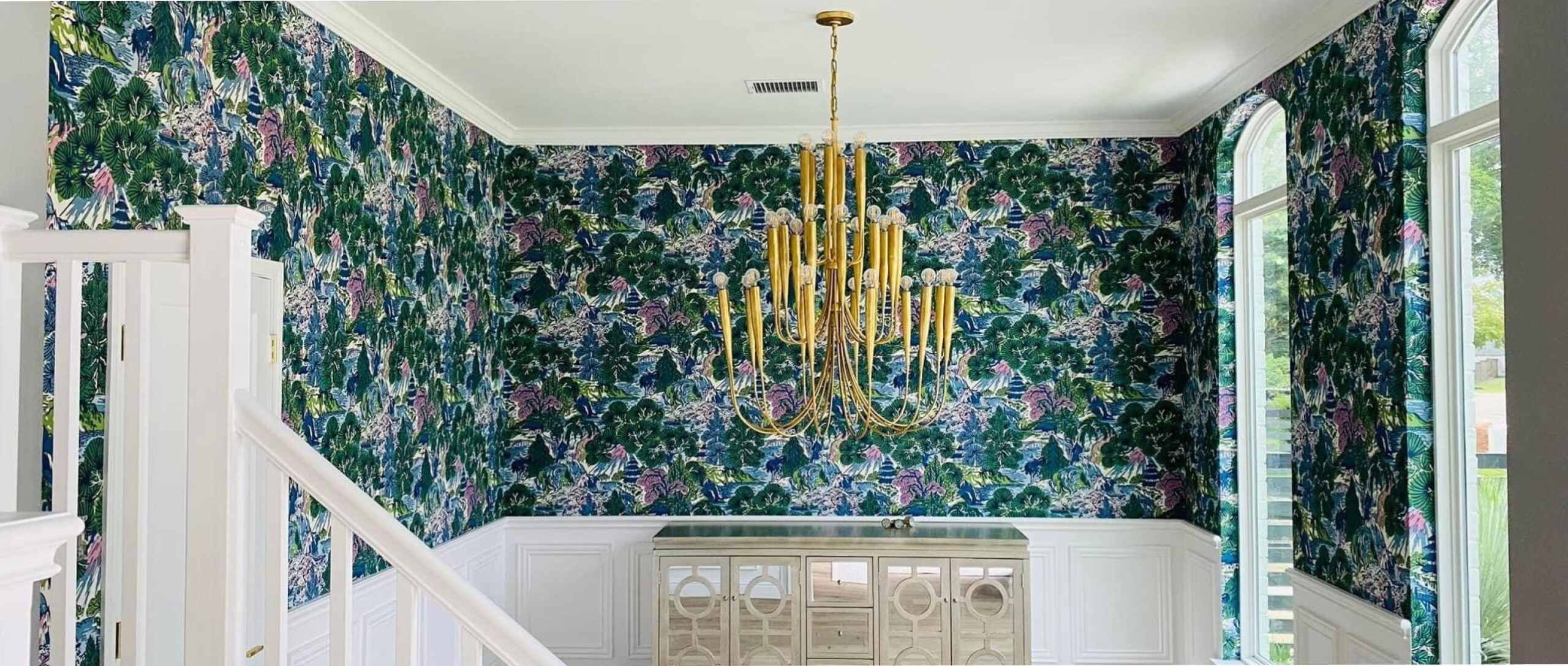 WallFlare wallpapered room