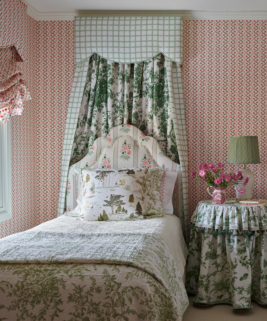 Jacqueline Wallpaper - Colourway: Pink - Insitu